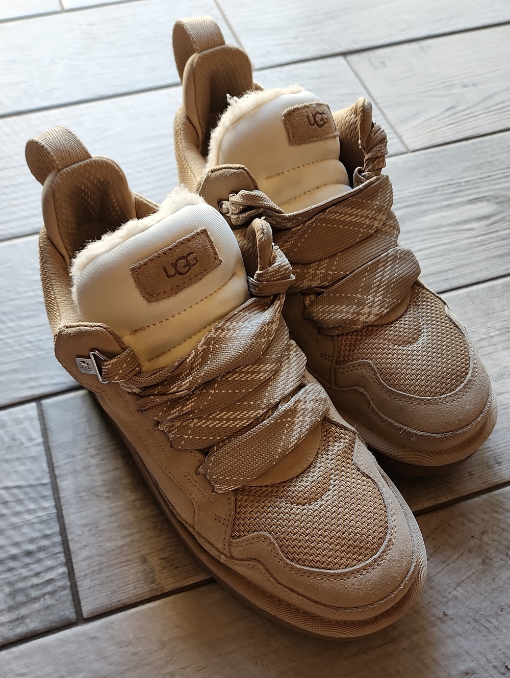 UGG Lowmel In Sand. Women's 10